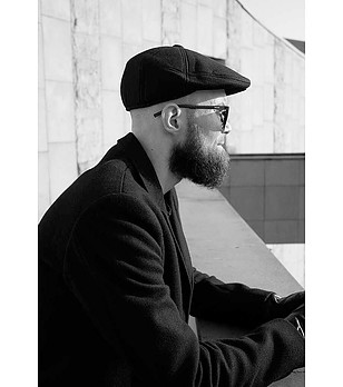 Мъжки каскет в черно снимка