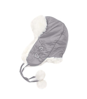 Детска шапка ушанка в сиво с бродерии сърца снимка