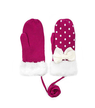 Детски ръкавици Mandal в цвят малина с панделка снимка