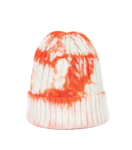 Детска шапка в бяло и оранжево с плетеници снимка