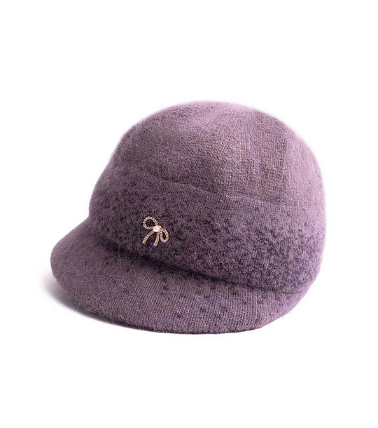 Лилава дамска шапка клоше с ангора и декорация снимка