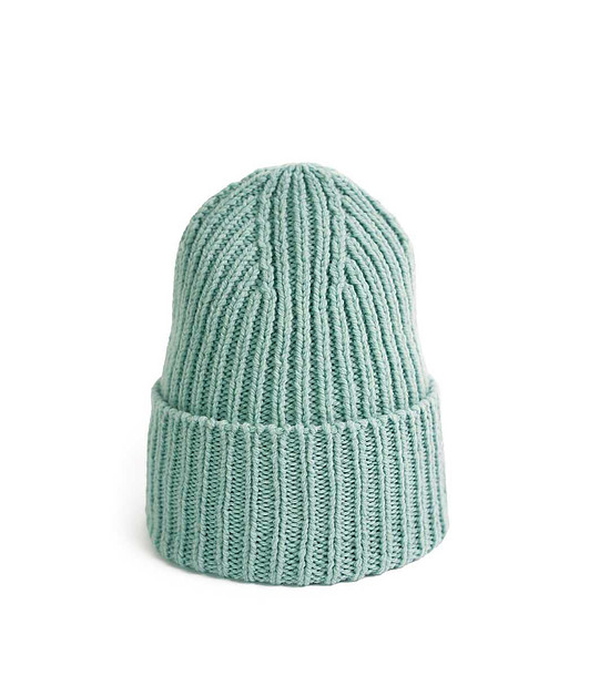 Зимна вълнена шапка в цвят мента снимка