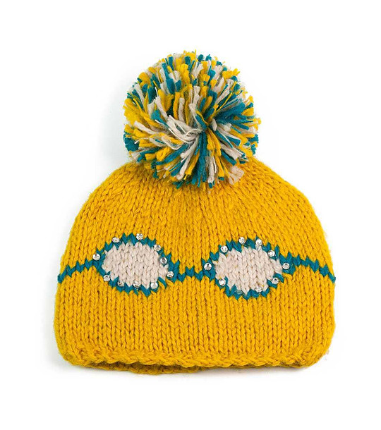 Жълта дамска шапка с помпон снимка