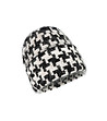Дамска шапка в черно-бял пепит-2 снимка