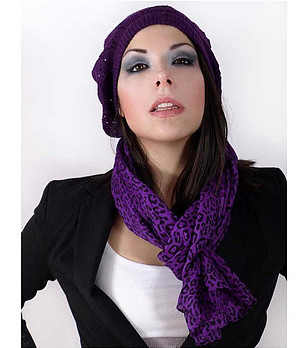 Лилав дамски шал в леопардови мотиви снимка