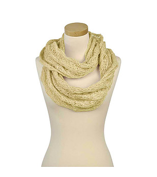 Дамски шал в светложълт нюанс снимка