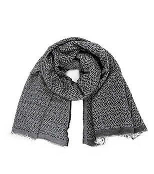 Дамски шал в черно и сиво снимка