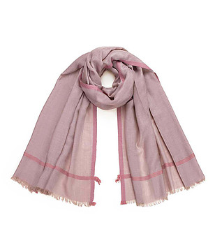 Unisex шал в лилав нюанс с розови кантове снимка