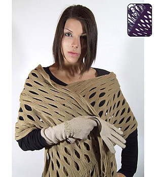 Ажурен дамски шал в лилаво снимка