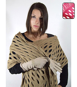 Дамски ажурен шал в бордо и малина снимка