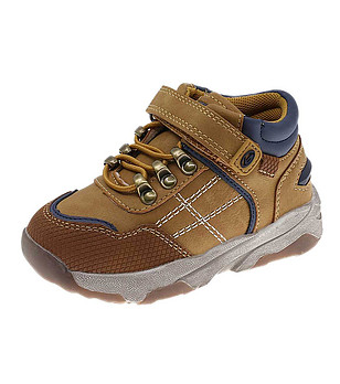 Боти в цвят камел снимка