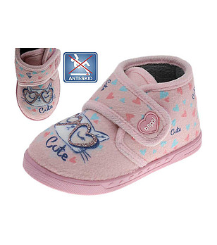 Детски пантофи в розово снимка