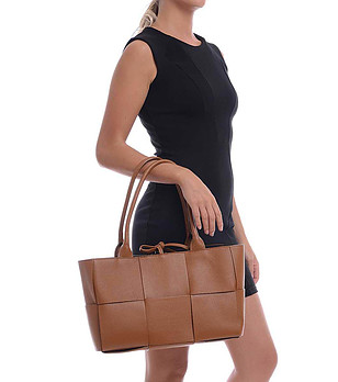 Дамска чанта от естествена кожа в цвят коняк Lina снимка