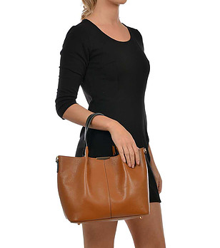 Дамска чанта от естествена кожа в цвят коняк Diana снимка