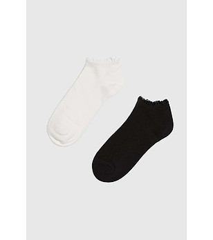 Комплект от бели и черни къси чорапи снимка