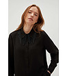 Дамска риза в черен цвят с ефектна яка Mina-4 снимка