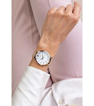 Дамски розовозлатист часовник снимка