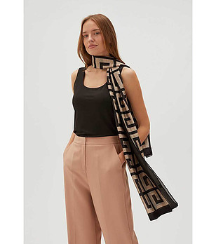 Дамски шал в черно и мока снимка