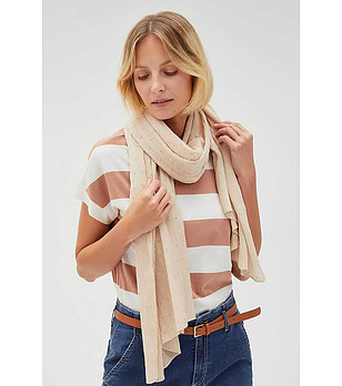 Дамски шал в бежово снимка