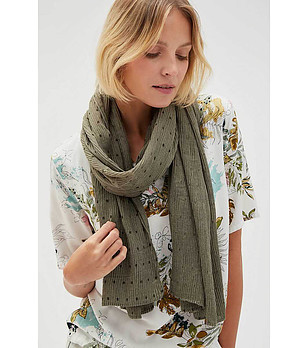 Дамски шал в цвят маслина снимка