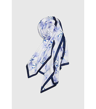 Дамски шал в бяло и синьо снимка