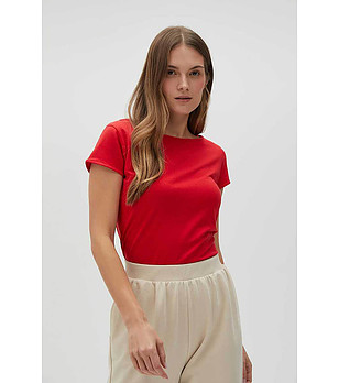 Червена дамска памучна тениска снимка