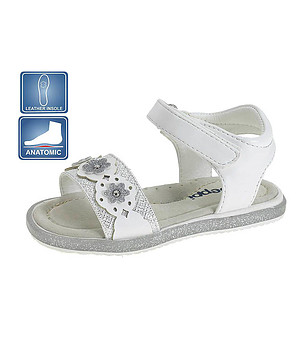 Бели детски сандали за момичета снимка