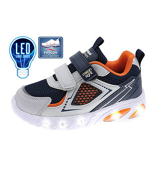 Детски маратонки със светеща подметка Phylon снимка