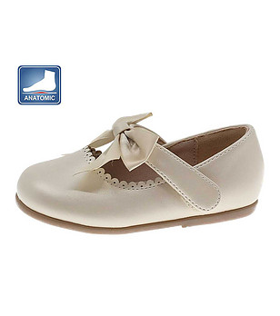 Детски обувки в златисто снимка