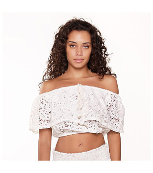 Топ от дантела в цвят слонова кост снимка