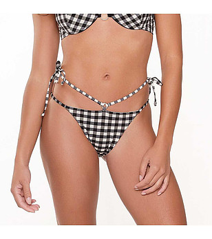 Долнище на бански на каре в черно и бяло снимка