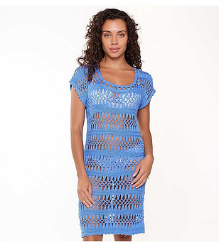 Синя плажна рокля от плетиво снимка