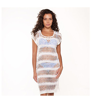 Плажна рокля от плетиво в цвят слонова кост снимка