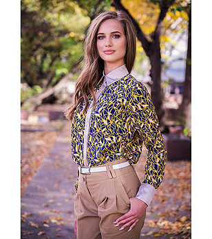 Дамска риза в тъмносиньо, жълто и бяло снимка