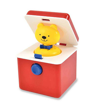 Мече в кутия снимка