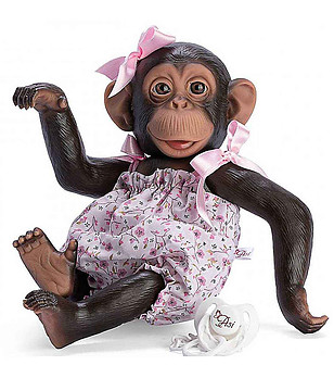 Бебе маймунка Лола с боди на цветя снимка