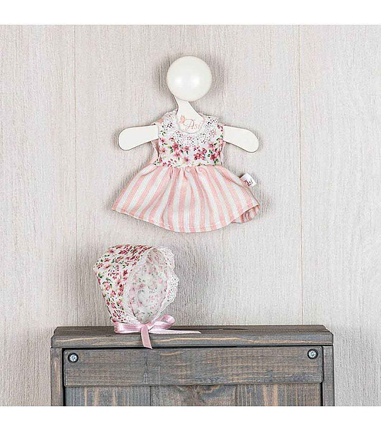 Дрехи за кукла-бебе Чикита 21 см - шапка и рокля на цветя снимка