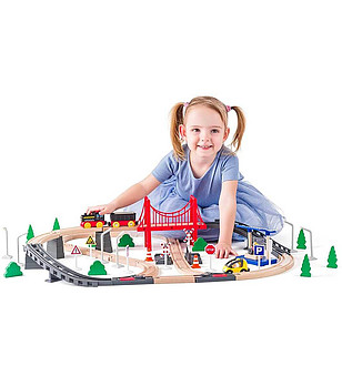 Дървен влак с релси и мост с батерии 80 части снимка