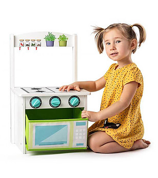 Дървена кухня и столче 2 в 1 снимка