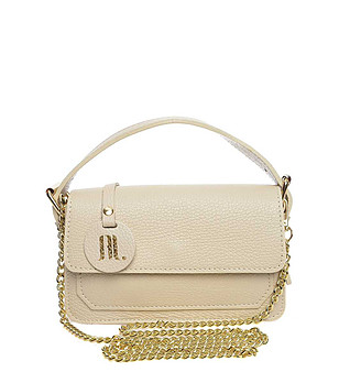 Бежова дамска кожена чанта с верижка снимка