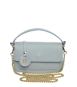 Дамска кожена чанта в син нюанс с верижка снимка