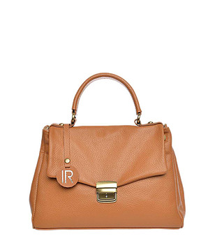 Дамска кожена чанта в цвят коняк снимка