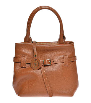 Дамска кожена чанта в цвят коняк снимка