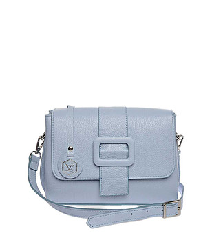 Малка дамска кожена чанта в светлосиньо снимка