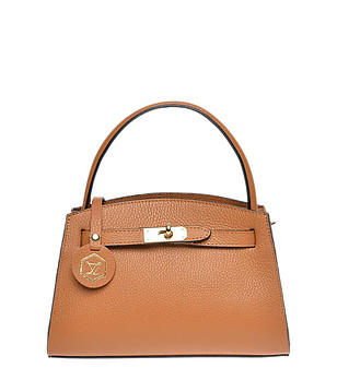 Малка трапецовидна кожена чанта в цвят коняк снимка