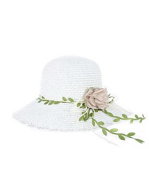 Бяла дамска шапка с роза Almeria снимка