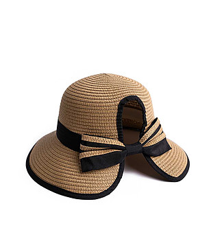 Дамска лятна шапка в бежово и черно снимка