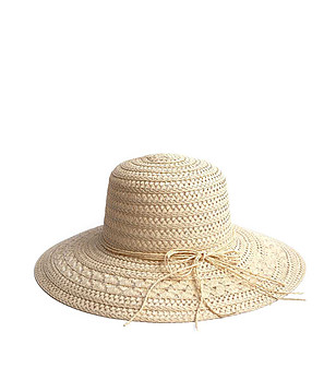 Дамска шапка в светлобежово Troia снимка