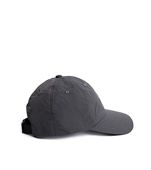 Шапка с козирка в цвят графит снимка