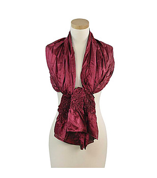 Дамски шал в цвят бордо Tavia снимка